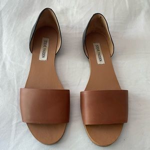 Steve Madden flats. Shoe size 8. Tan and black with leather upper.